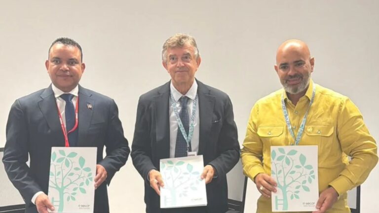 Dr. Julio Landrón anuncia gran convenio para llevar la medicina robótica a los hospitales dominicanos antes del primer cuatrimestre de 2027 - Imagen