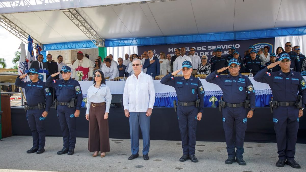 Presidente Abinader deja iniciado en La Altagracia despliegue del nuevo modelo de patrullaje con 990 agentes entrenados y equipados para continuar fortaleciendo la seguridad en la Región Este - Imagen