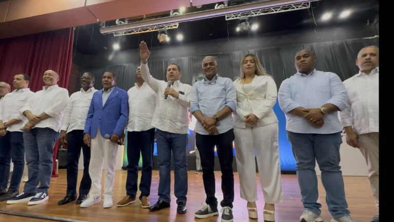 Juramentan al Frente de Salud de La Vega en apoyo al proyecto presidencial de David Collado - Imagen