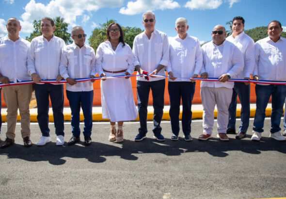 Padre Joaquín Pérez: Puente sobre el Río La Leonora se veía imposible, pero está hecho porque hay voluntad del presidente Abinader de ayudar a un pueblo que lo necesita - Imagen