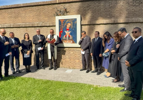 Presidente Abinader pide al pueblo dominicano orar por la salud del papa León XIV desde el Vaticano - Imagen