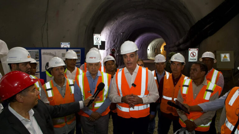 Presidente Abinader supervisa túnel pluvial de la avenida Luperón que se construye con fondos de Aerodom, para evitar inundaciones en la zona - Imagen