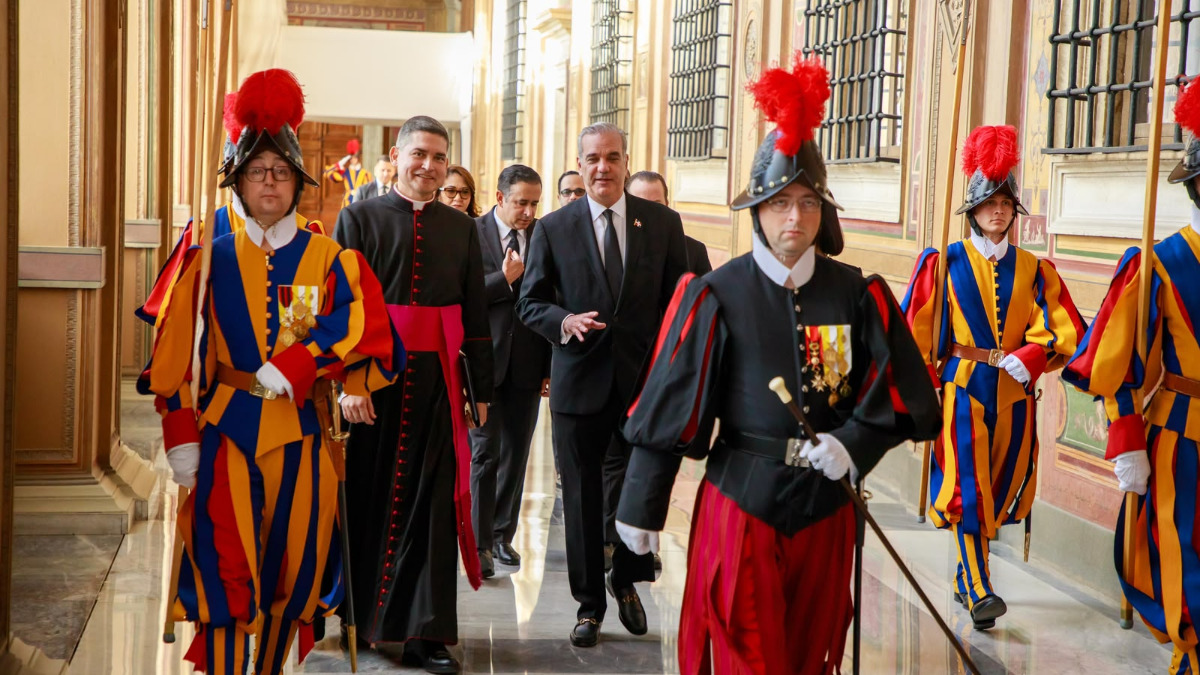 Presidente Abinader y  secretario de Estado de la Santa Sede,  Pietro Parolin abordan asuntos de Estado y la situación internacional en el Vaticano - Imagen