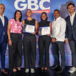 Raymond Rodríguez y Fundación GBC entregan becas deportivas universitarias a las atletas Crismeily y Crismil Paniagua - Imagen
