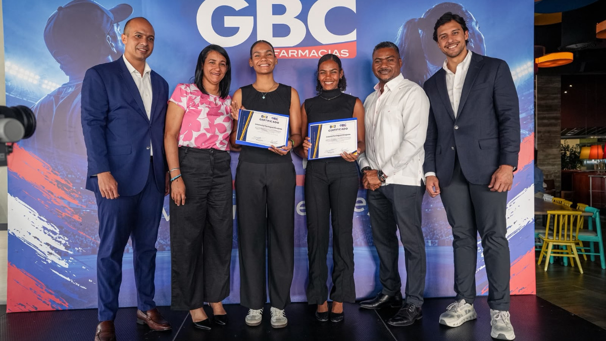 Raymond Rodríguez y Fundación GBC entregan becas deportivas universitarias a las atletas Crismeily y Crismil Paniagua - Imagen